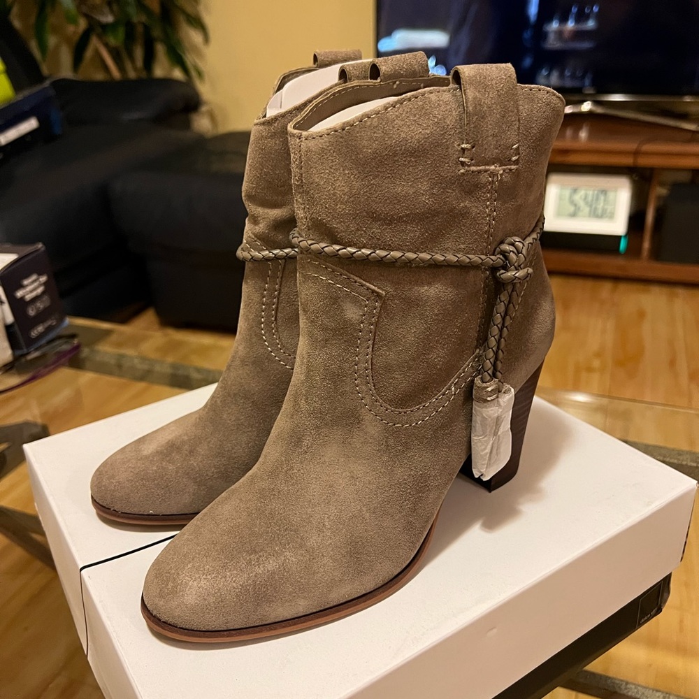 Dolce Vita Melah Taupe Suede Booties Size 8.5